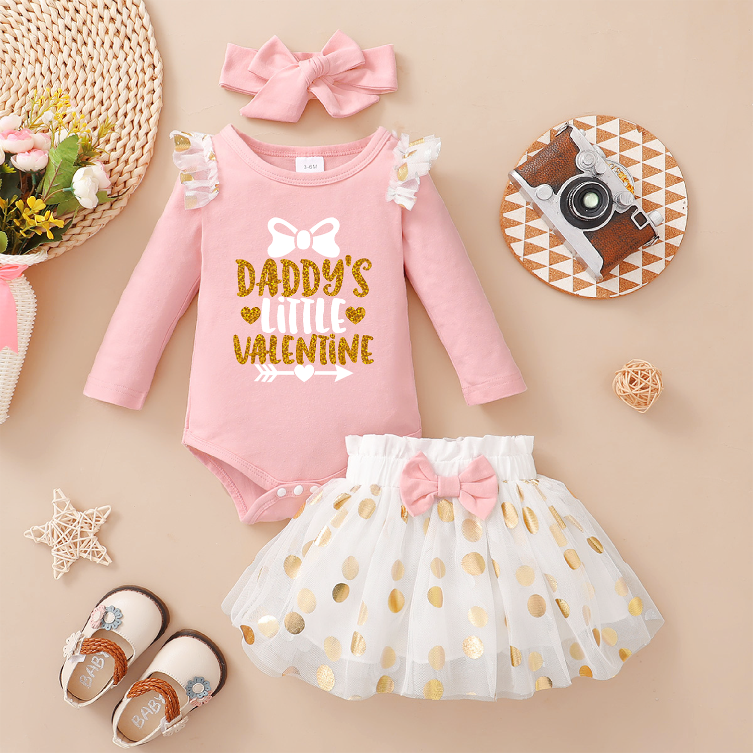 Valentine's Day 3pcs Baby Girl Graphic Letter Print Long-sleeve Romper and Dots Mesh Skirt with Headband Set
Valentine's Day 3pcs Baby Girl Graphic Letter Print Long-sleeve Romper and Dots Mesh Skirt with Headband Set