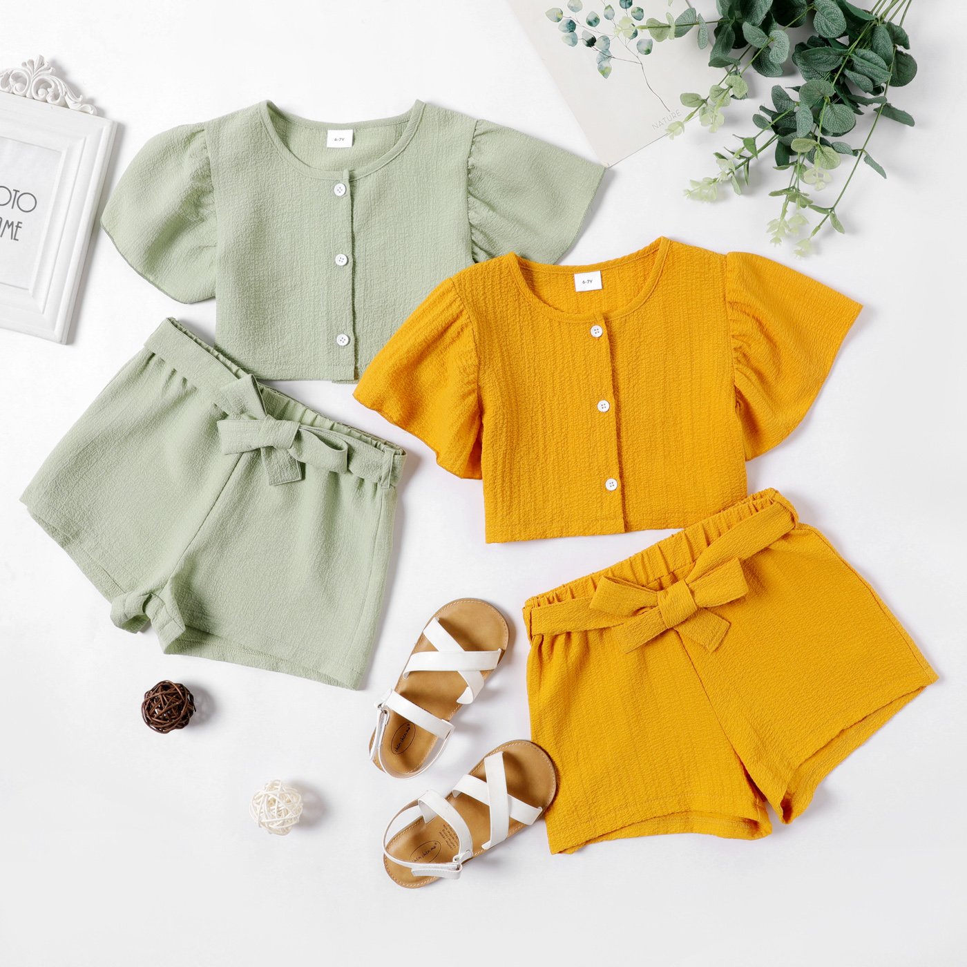 2-piece Kid Girl Basic Solid Color Button Design Short-sleeve Tee and Belted Shorts Set
2-piece Kid Girl Basic Solid Color Button Design Short-sleeve Tee and Belted Shorts Set