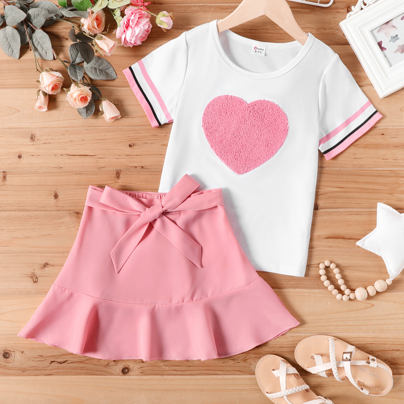 2pcs Kid Girl Heart Embroidered Striped Short-sleeve Tee and Belted Pink Skirt Set
2pcs Kid Girl Heart Embroidered Striped Short-sleeve Tee and Belted Pink Skirt Set