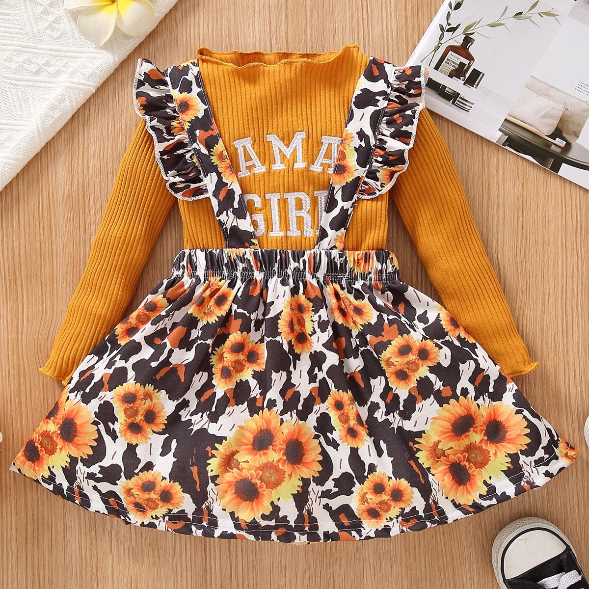 2-piece Toddler Girl Letter Print Lettuce Trim Long-sleeve Ribbed Top and Floral Print Ruffled Suspender Skirt Set
2-piece Toddler Girl Letter Print Lettuce Trim Long-sleeve Ribbed Top and Floral Print Ruffled Suspender Skirt Set