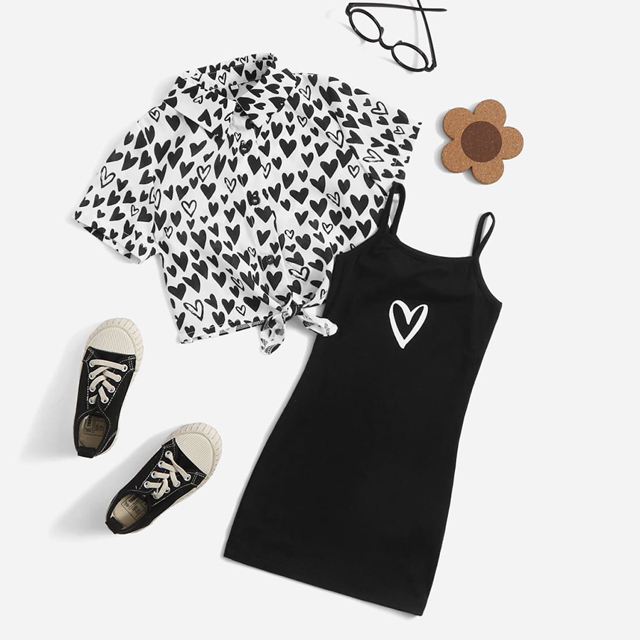 2pcs Toddler Girl Heart Print Black Slip Dress and Tie Knot Lapel Collar Shirt Cardigan Set
2pcs Toddler Girl Heart Print Black Slip Dress and Tie Knot Lapel Collar Shirt Cardigan Set