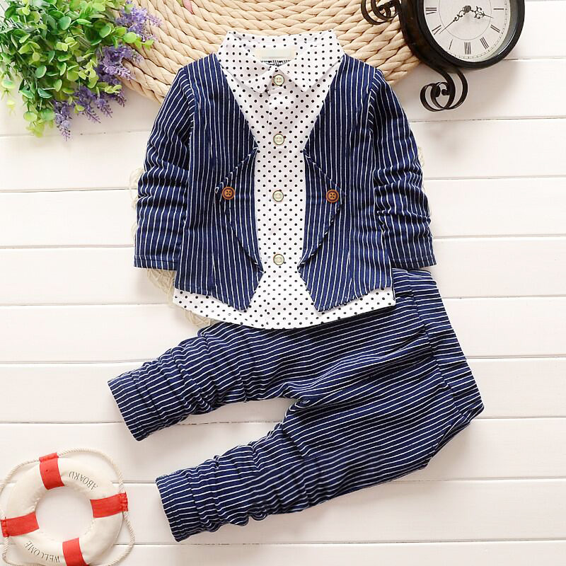 2-piece Toddler Boy Stripe Button Design Faux-two Top and Letter Print Pants Party Set
2-piece Toddler Boy Stripe Button Design Faux-two Top and Letter Print Pants Party Set