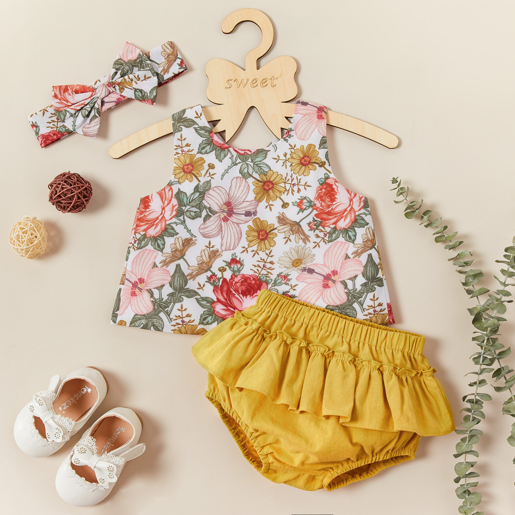 3-piece Baby / Toddler Floral Print Sleeveless Top and Layered Shorts with Headband Set
3-piece Baby / Toddler Floral Print Sleeveless Top and Layered Shorts with Headband Set