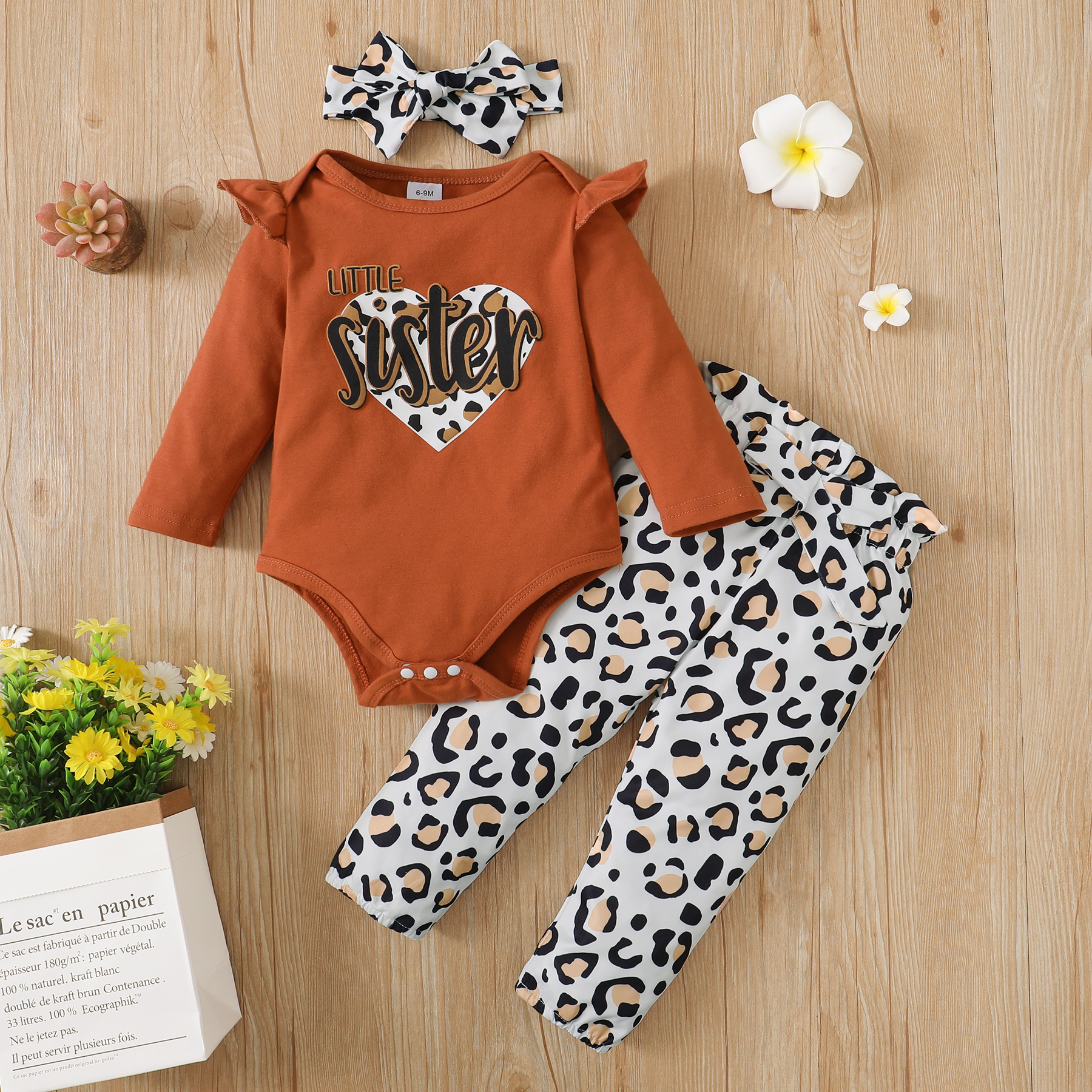 3pcs Baby Girl Letter Print Long-sleeve Romper and Leopard Trousers with Headband Set
3pcs Baby Girl Letter Print Long-sleeve Romper and Leopard Trousers with Headband Set