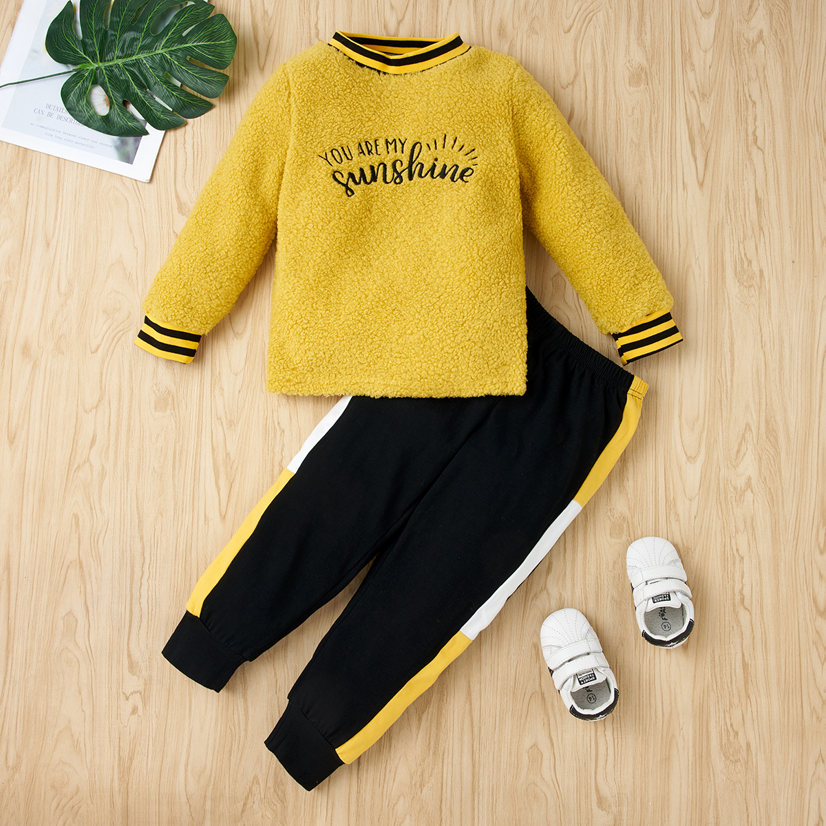 2-piece Baby / Toddler Letter Fuffy Long-sleeve Top and Pants Set 
2-piece Baby / Toddler Letter Fuffy Long-sleeve Top and Pants Set