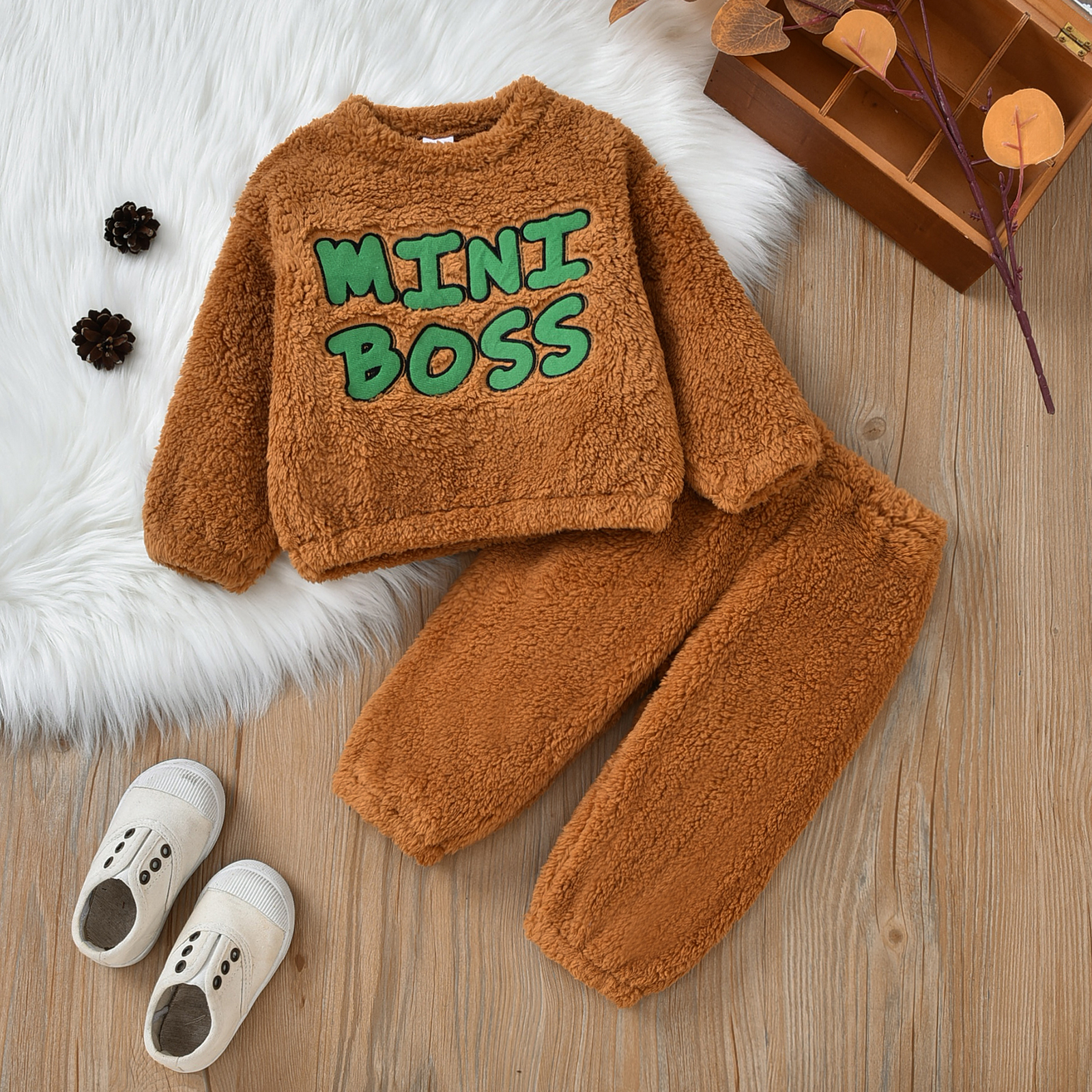 2pcs Baby Letter Embroidered Brown Fluffy Fleece Long-sleeve Pullover and Trousers Set
2pcs Baby Letter Embroidered Brown Fluffy Fleece Long-sleeve Pullover and Trousers Set