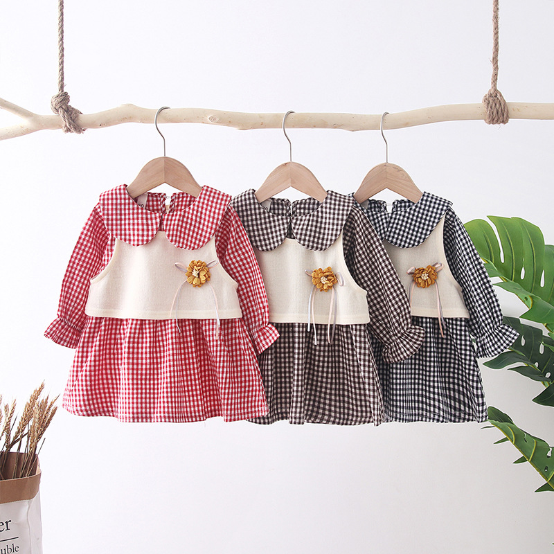 2-piece Baby / Toddler Preppy Solid Knitted Vest and Plaid Doll Collar Long-sleeve Dress
2-piece Baby / Toddler Preppy Solid Knitted Vest and Plaid Doll Collar Long-sleeve Dress