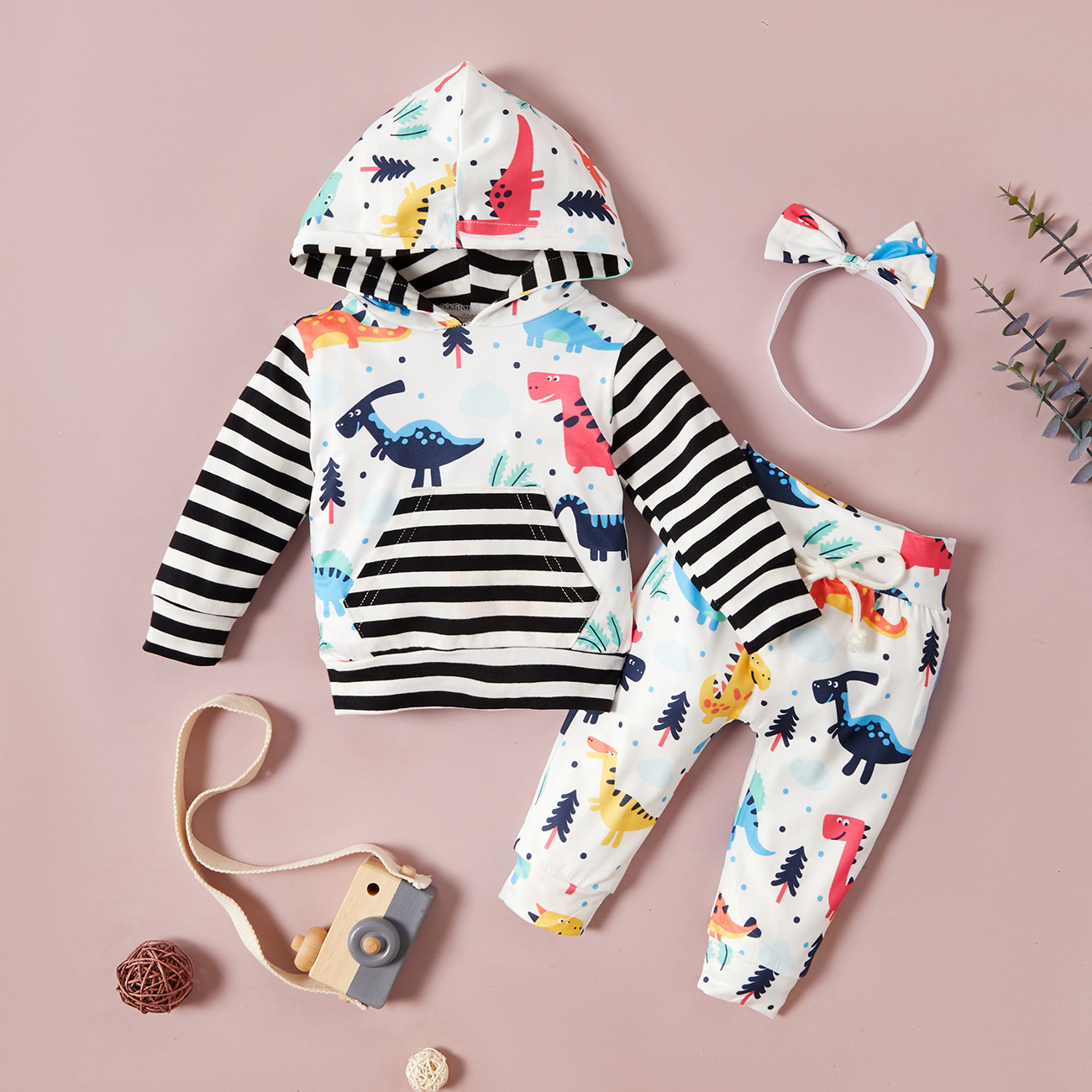 3pcs Baby Dinosaur Print Splicing Striped Long-sleeve Cotton Hoodie and Trousers Set
3pcs Baby Dinosaur Print Splicing Striped Long-sleeve Cotton Hoodie and Trousers Set