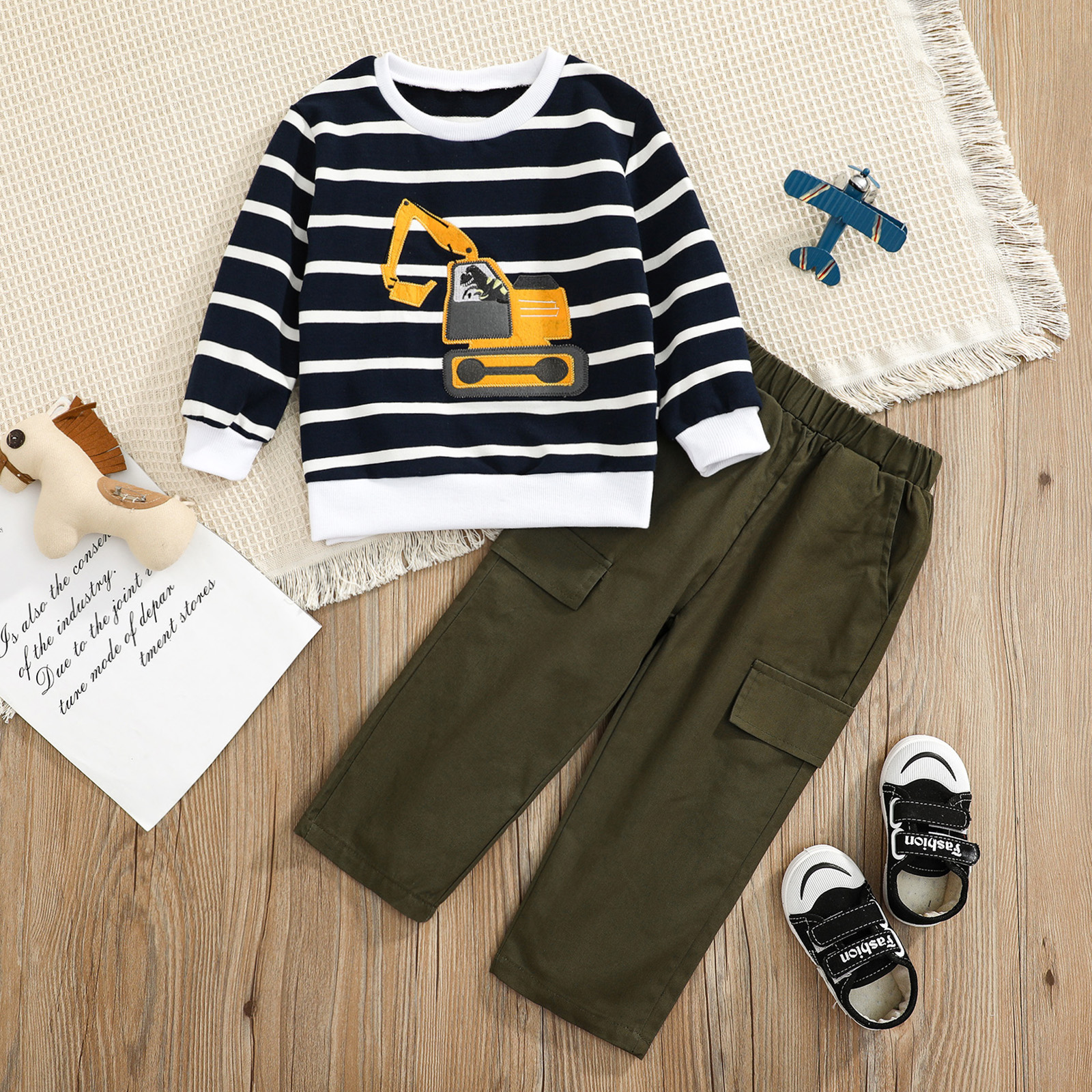 2-piece Toddler Boy Stripe Excavator Embroidered Long-sleeve Tee and Cargo Pants Set
2-piece Toddler Boy Stripe Excavator Embroidered Long-sleeve Tee and Cargo Pants Set