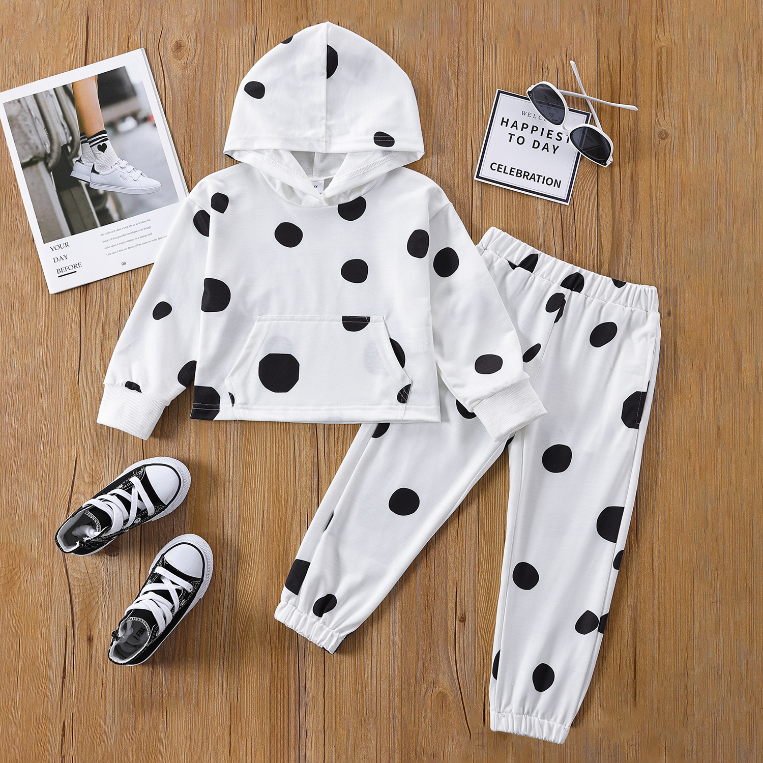 2-piece Toddler Girl Polka dots Hoodie Sweatshirt with Pocket and Elasticized Pants Set
2-piece Toddler Girl Polka dots Hoodie Sweatshirt with Pocket and Elasticized Pants Set
