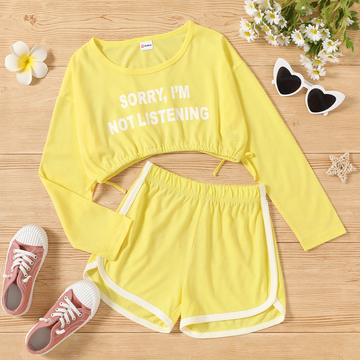 2-piece Kid Girl Sporty Letter Print Bow Decor Long-sleeve Top and Elasticized Shorts Set
2-piece Kid Girl Sporty Letter Print Bow Decor Long-sleeve Top and Elasticized Shorts Set