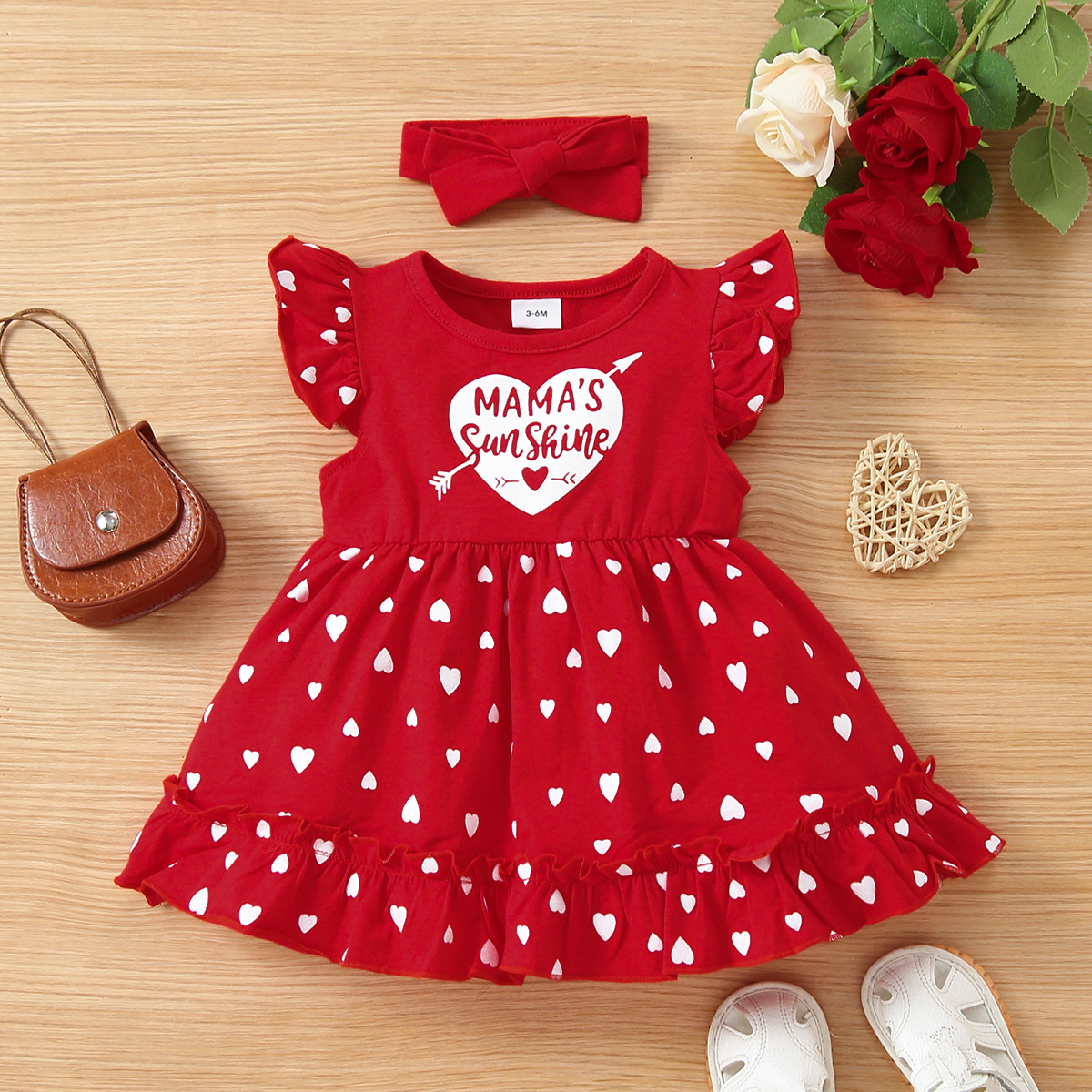 2pcs Baby Girl Love Heart and Letter Print Red Flutter-sleeve Dress with Headband Set
2pcs Baby Girl Love Heart and Letter Print Red Flutter-sleeve Dress with Headband Set