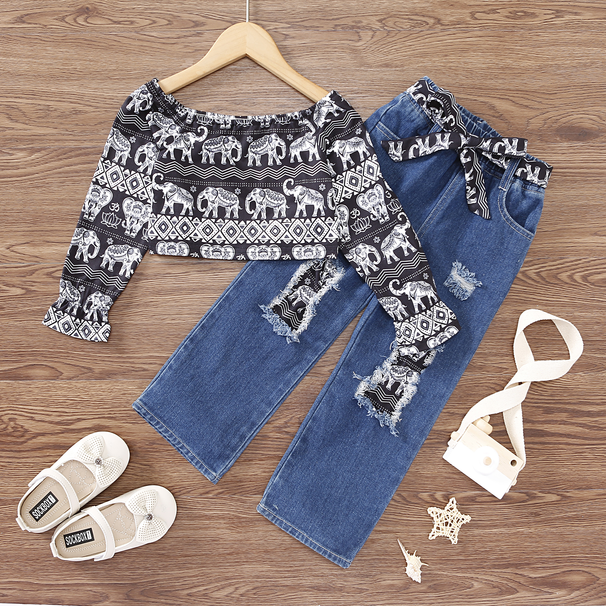 2-piece Toddler Girl Off Shoulder Elephant Print Exotic Long-sleeve Top and Ripped Denim Jeans with Belt Set
2-piece Toddler Girl Off Shoulder Elephant Print Exotic Long-sleeve Top and Ripped Denim Jeans with Belt Set