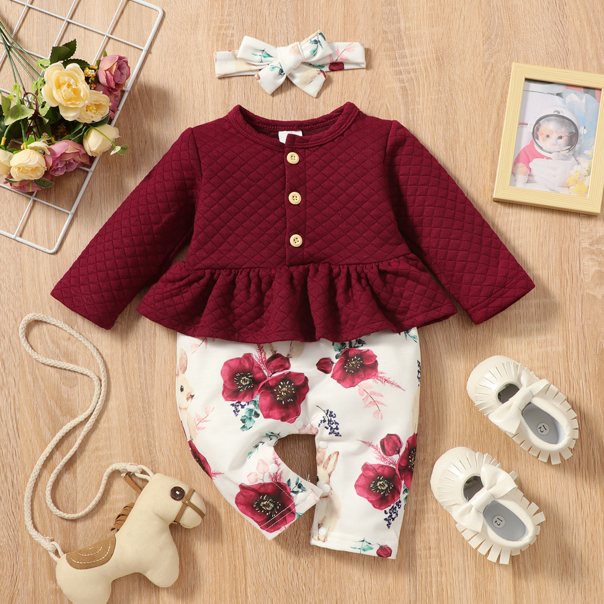 2pcs Baby Girl Textured Long-sleeve Faux-two Floral Print Jumpsuit with Headband Set
2pcs Baby Girl Textured Long-sleeve Faux-two Floral Print Jumpsuit with Headband Set