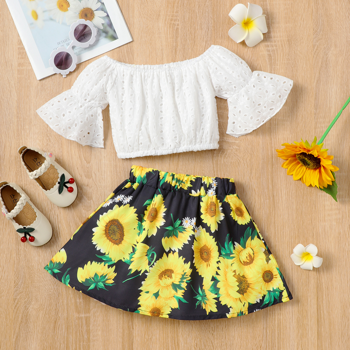 2-piece Toddler Girl Off Shoulder Hollow out Bell sleeves White Top and Floral Print Skirt Set
2-piece Toddler Girl Off Shoulder Hollow out Bell sleeves White Top and Floral Print Skirt Set