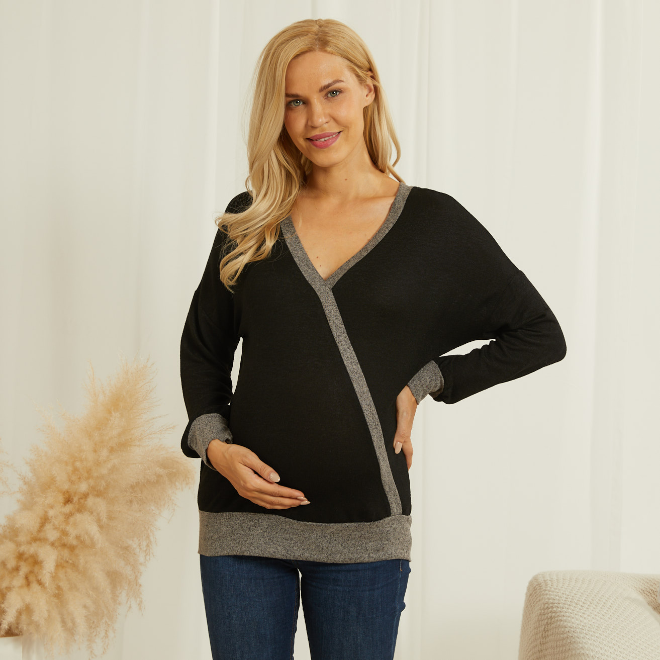 

V-neck contrast color off-the-shoulder side pocket maternity jacket