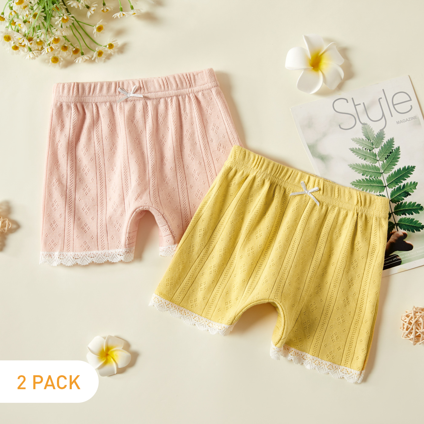 

2pcs Hollow Out Solid Color Baby Shorts