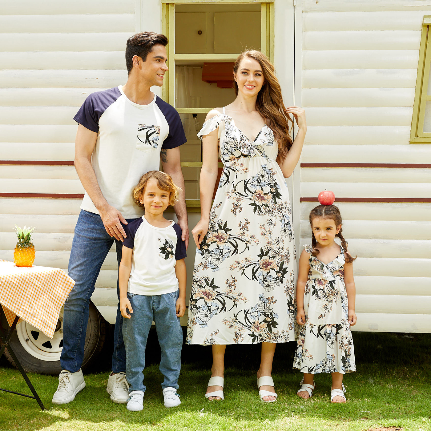 

Floral Print Family Matching Sets(Dresses - Raglan Sleeves T-shirts - Baby Rompers)