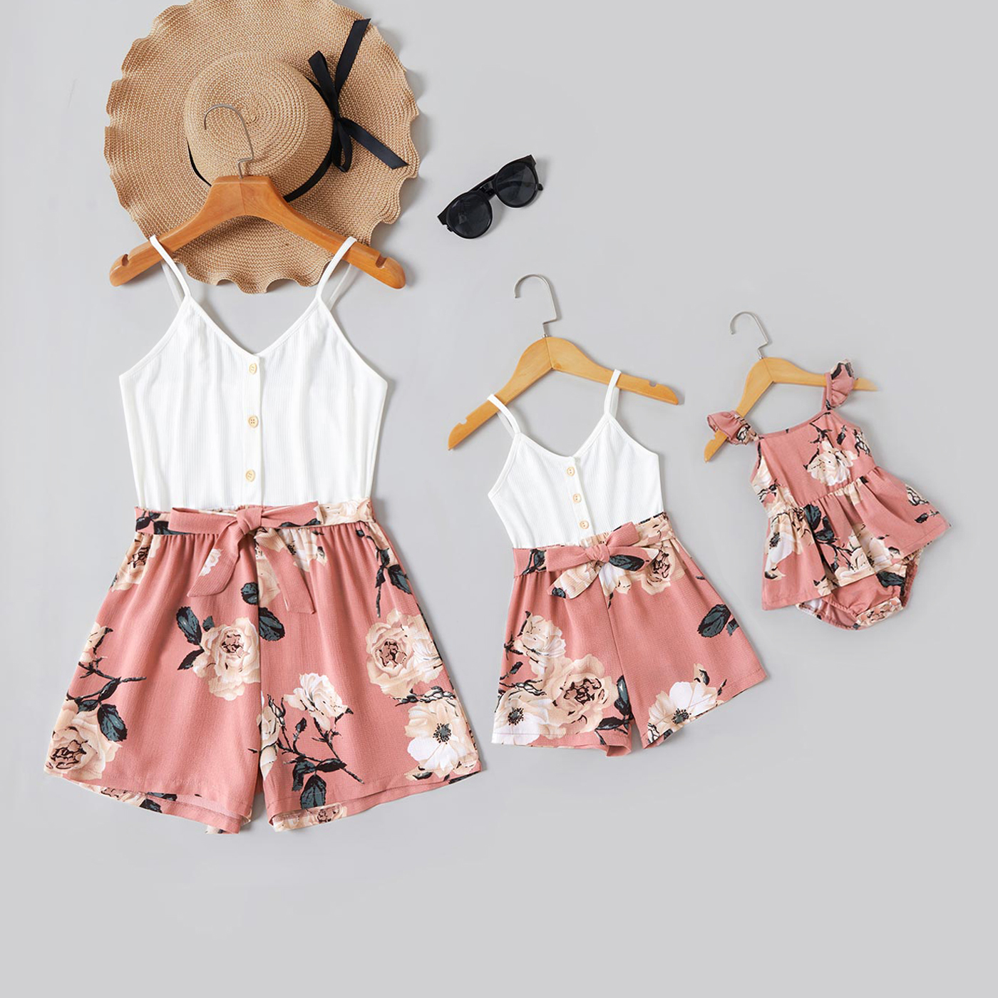 

White V-neck Short-sleeve Stitching Floral Print Shorts Rompers for Mommy and Me