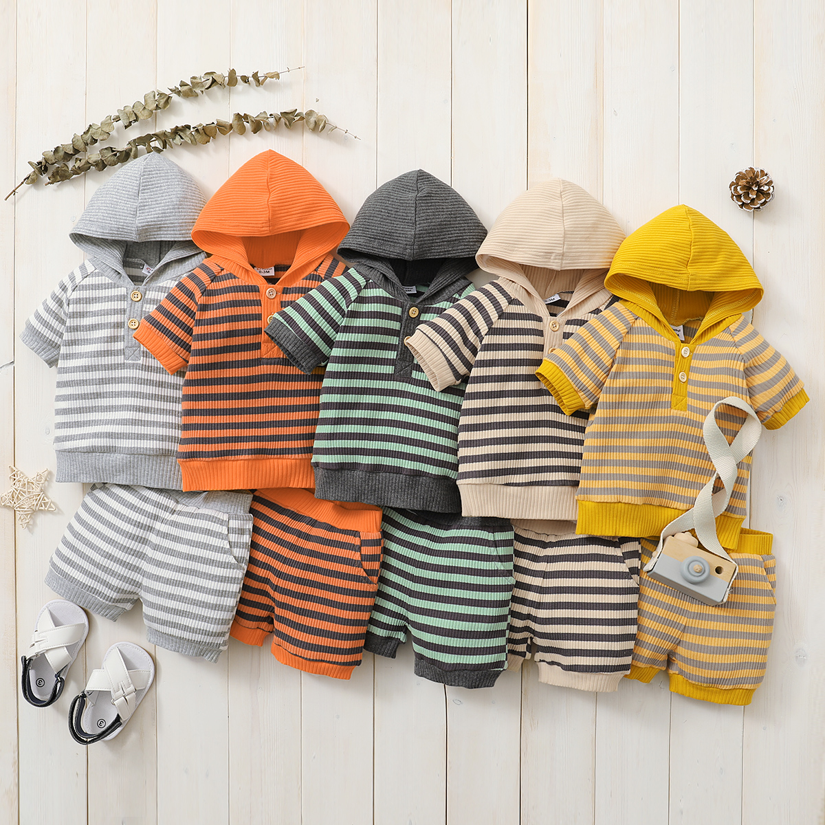 

2pcs Stripes Hooded Short-sleeve Baby Set