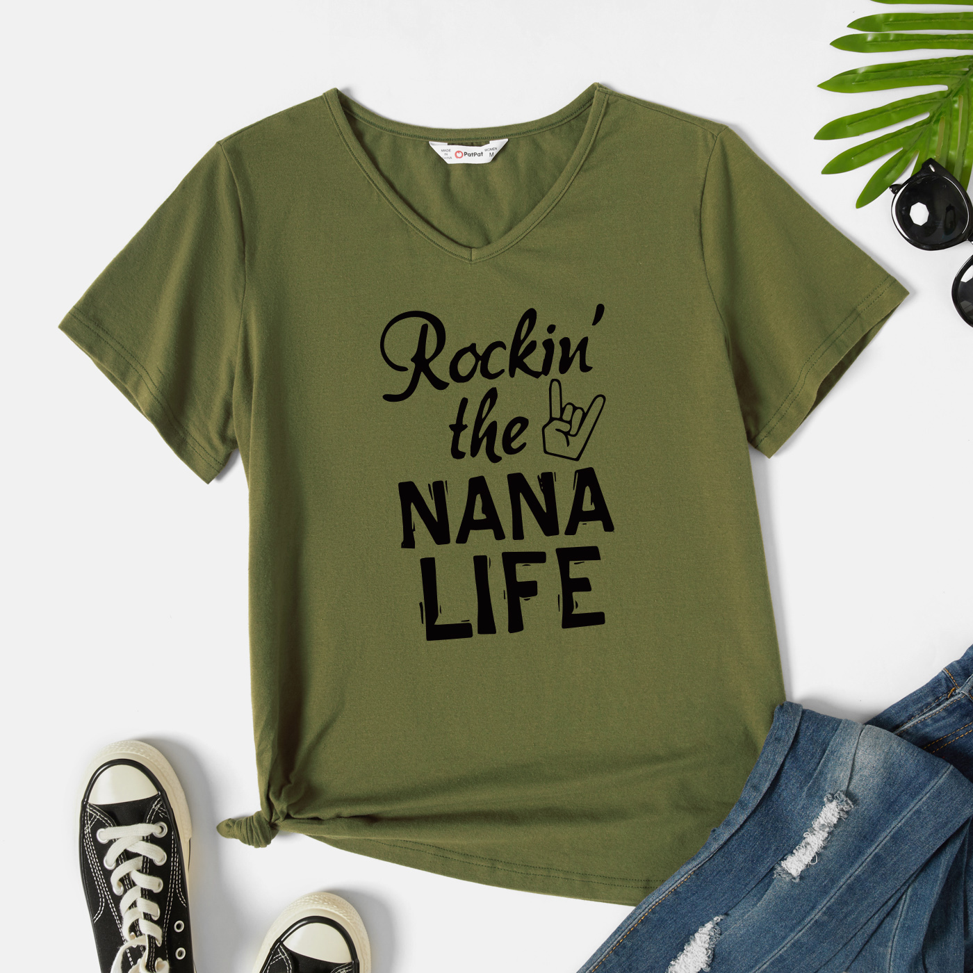 

Women Graphic Gesture and Letter Print V Neck Short-sleeve Tee