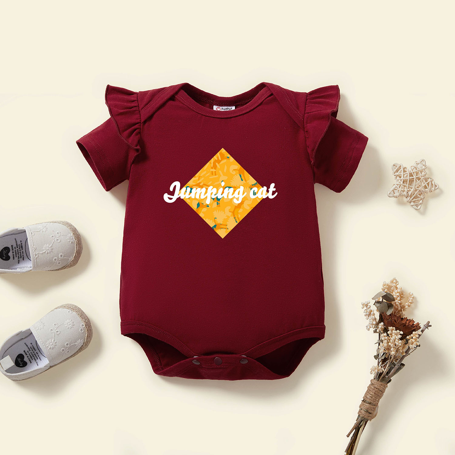 

Baby Graphic Flutter-sleeve Burgundy Short-sleeve Romperr