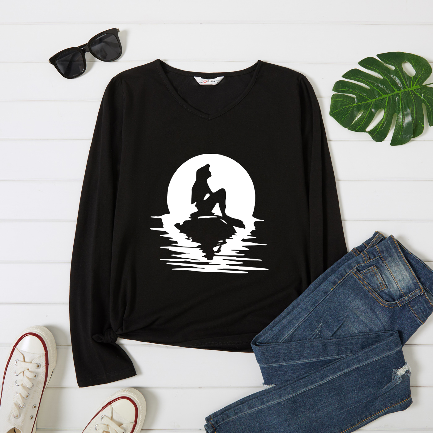 

Women Graphic Mermaid Print V Neck Long-sleeve Tee