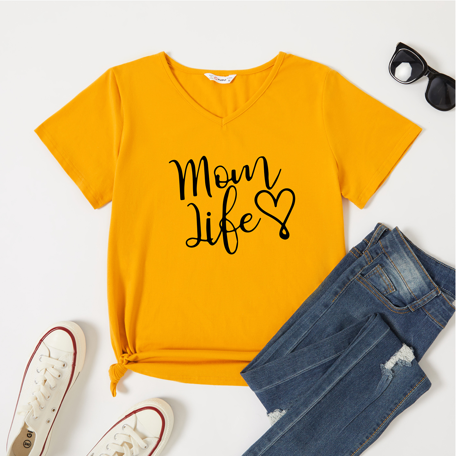 

Women Graphic Letter and Heart-shaped Print Short-sleeve Tee