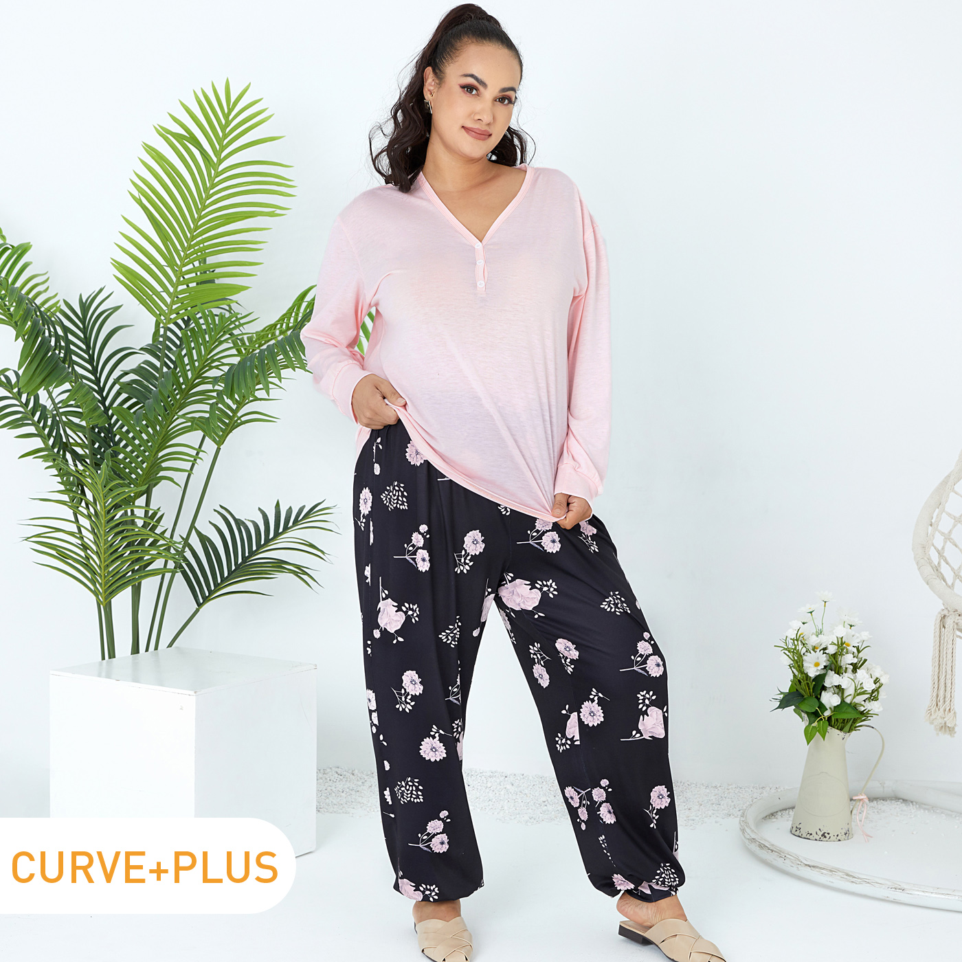 

2-piece Women Plus Size Basics V Neck Long-sleeve Pink Top and Floral Print Pants Lounge Set
