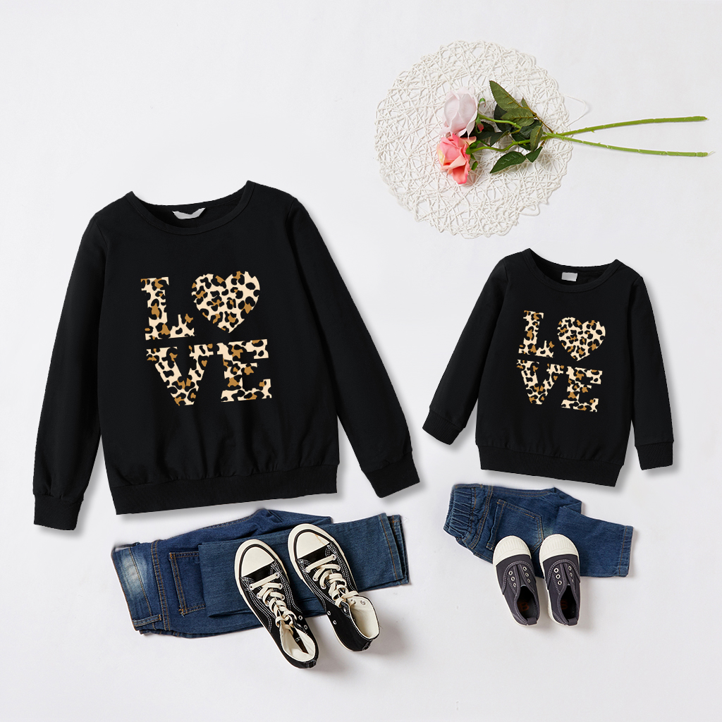 

100% Cotton Leopard Letter Love Print Black Long-sleeve Sweatshirts for Mom and Me