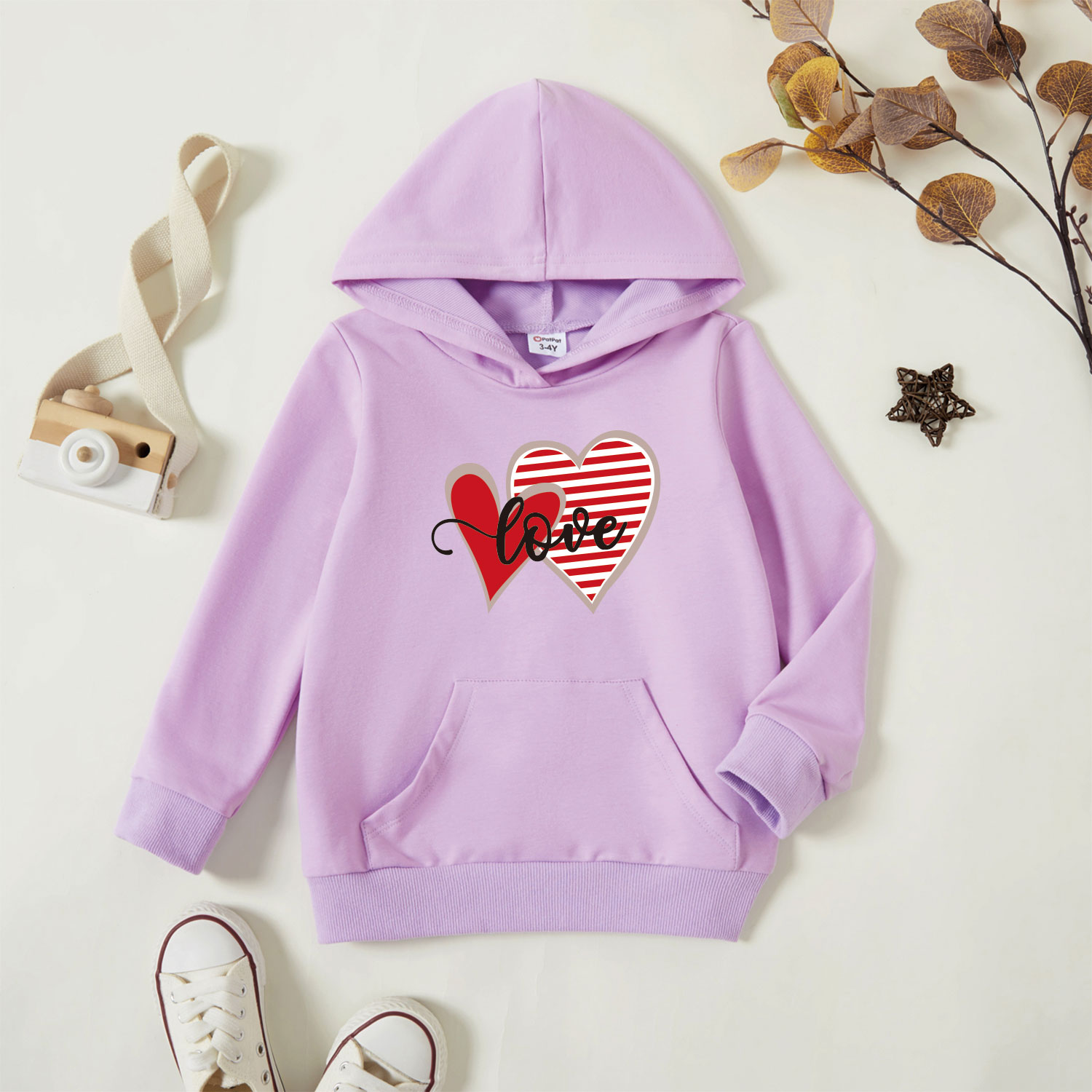 

Toddler Graphic Heart and Letter Print Long-sleeve Hooded Pullover
