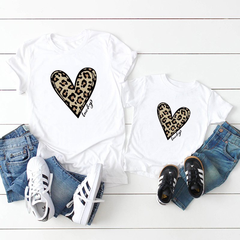 

Leopard Love Heart Print White Short-sleeve T-shirts for Mom and Me