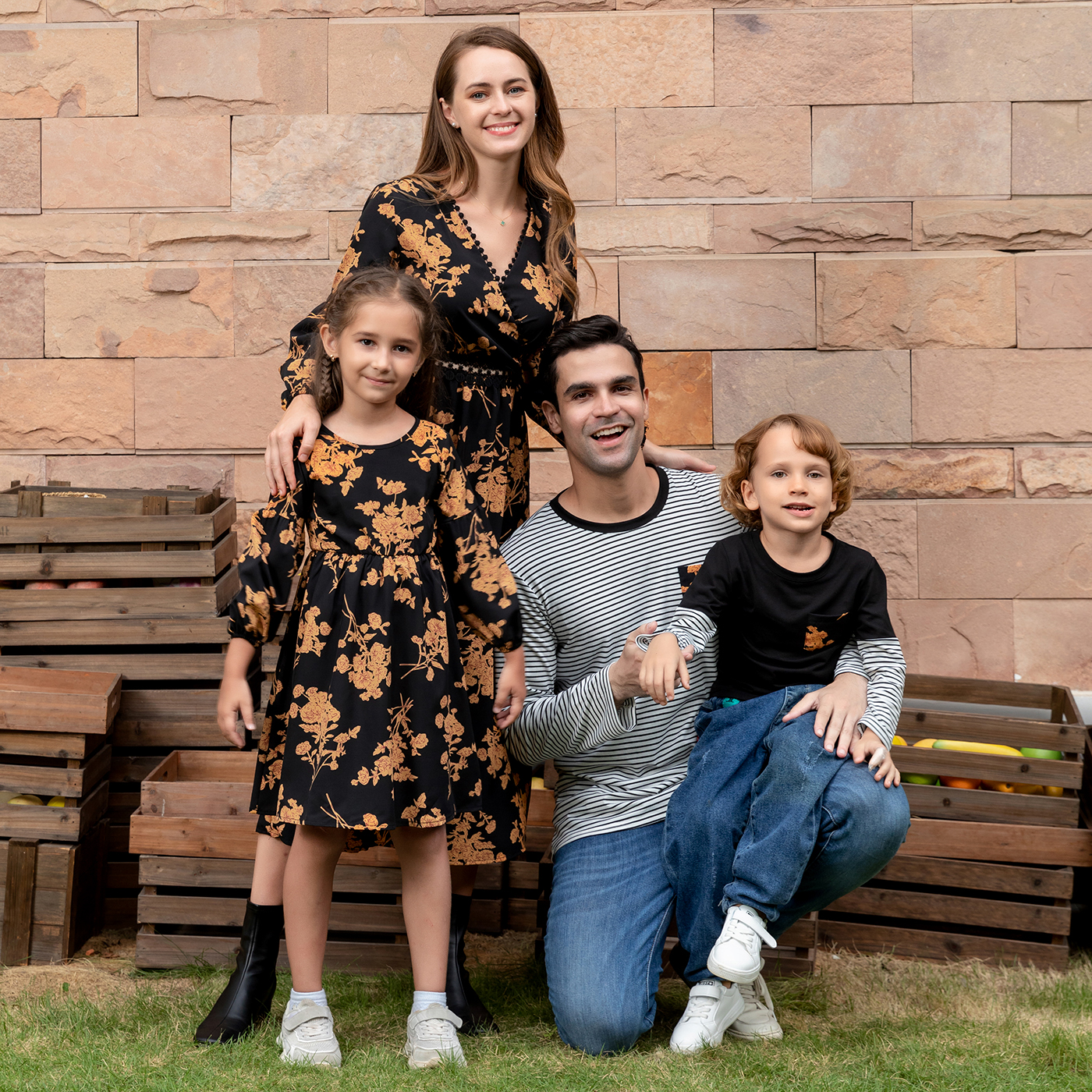 

Floral Print Black Family Matching Sets(Long Sleeve Midi Dresses and Striped T-shirts)