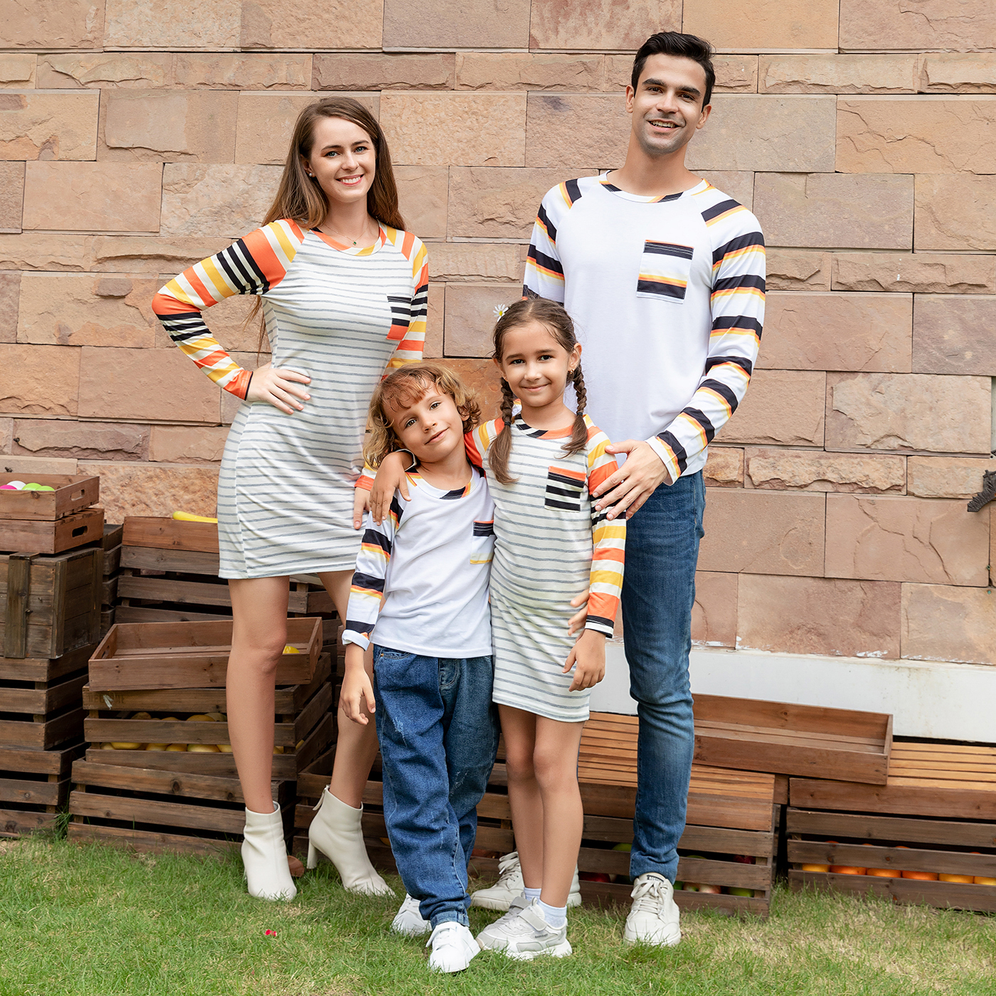 

Family Matching Multicolor Striped Raglan Long-sleeve Dresses and T-shirts Sets