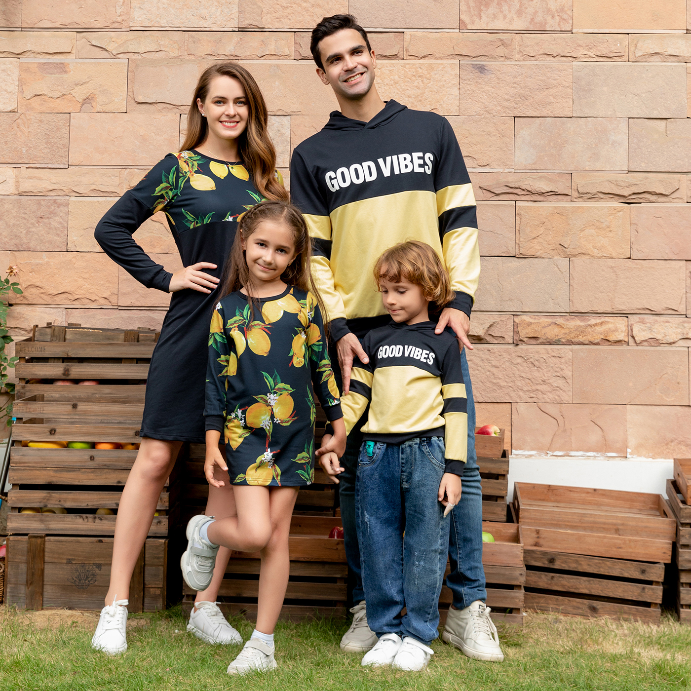 

Fruit Print Splice Solid and Letter Print Long-sleeve Family Matching Sweatshirt Sets