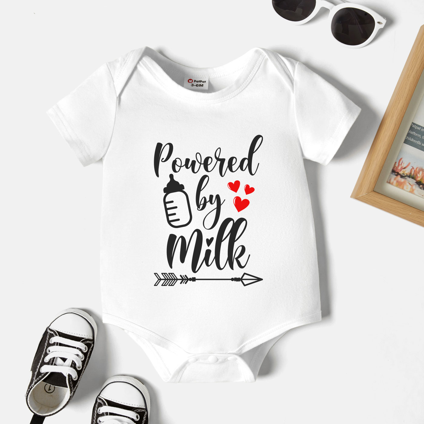 

Baby Graphics Letter and Heart-shaped and Bottle Print Short-sleeve Romper