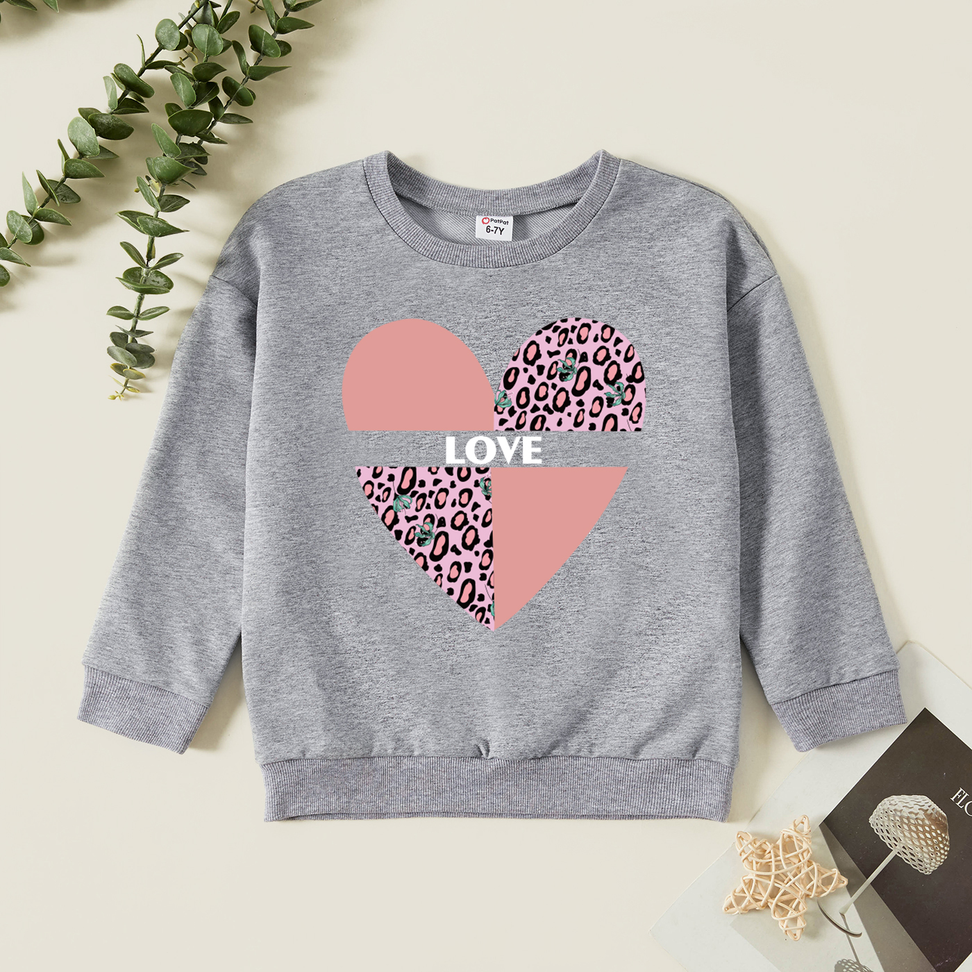 

Kid Girl Graphic Heart and Leopard and Letter Print Long-sleeve Pullover