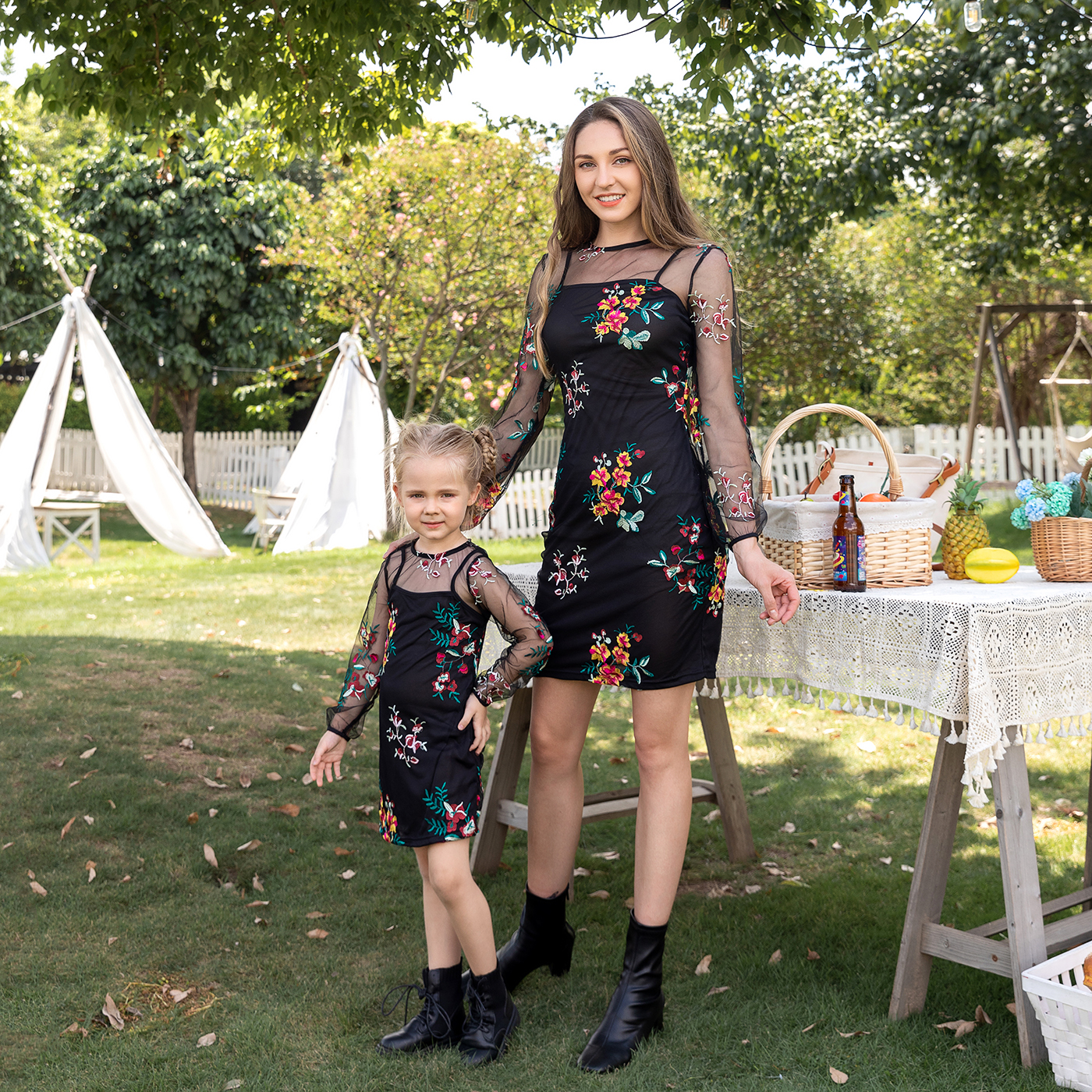

Floral Embroidered Mesh Long-sleeve Matching Black Midi Dresses