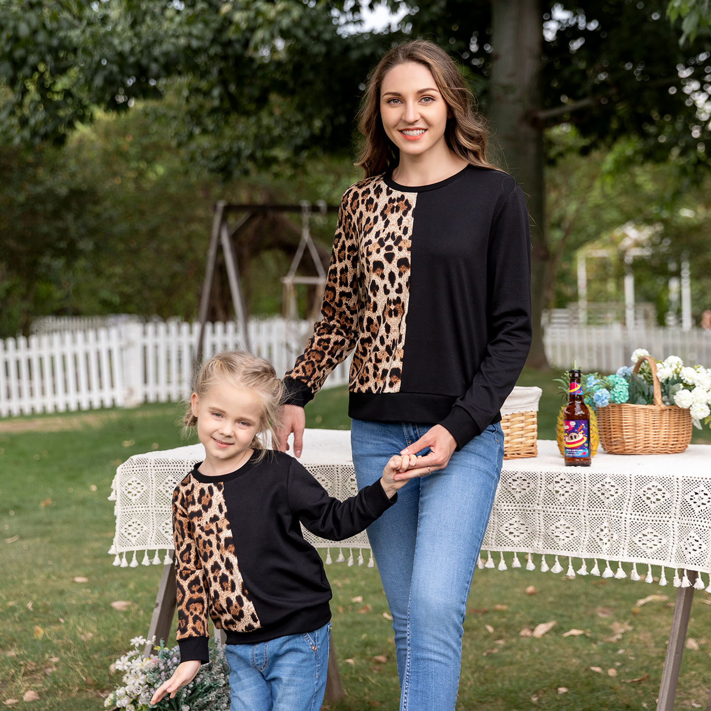 

Leopard Splicing Black Long-sleeve Pullover Sweatshirts for Mom and Me