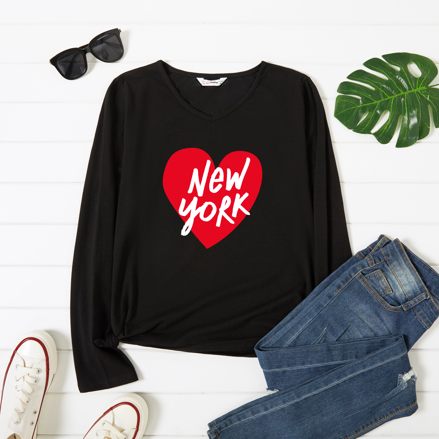 

Woman Graphic Letter & heart Print V Neck Long-sleeve Tee