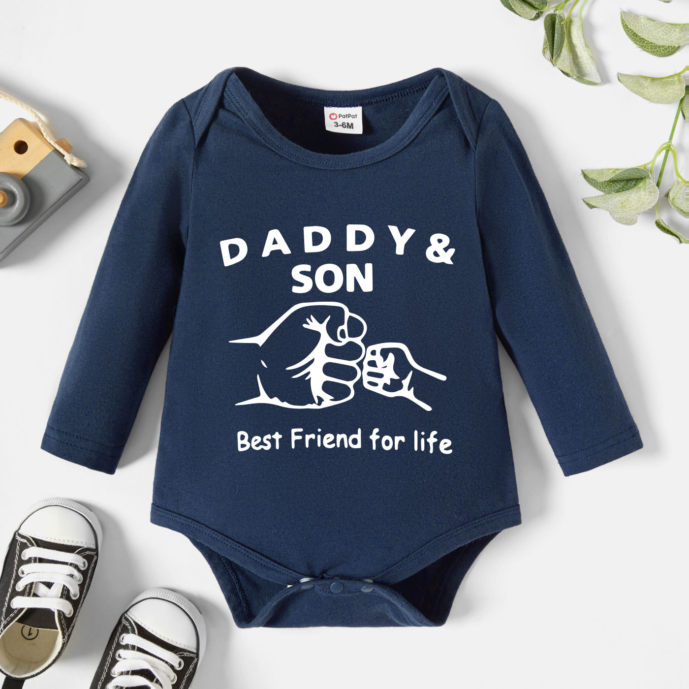 

Baby Boy Graphic Letter and Hand Print Long-sleeve Romper