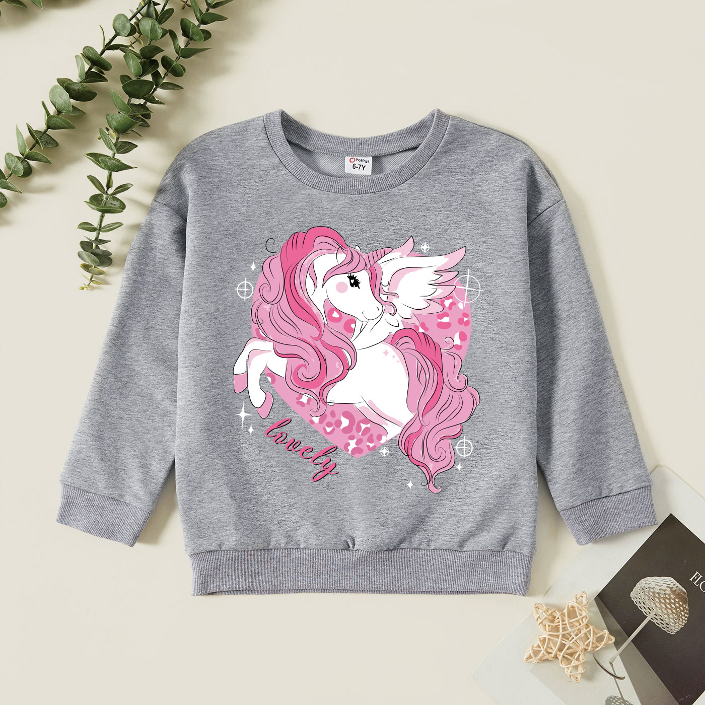 

Kid Girl Graphic Unicorn and Heart and Letter Print Long-sleeve Pullover