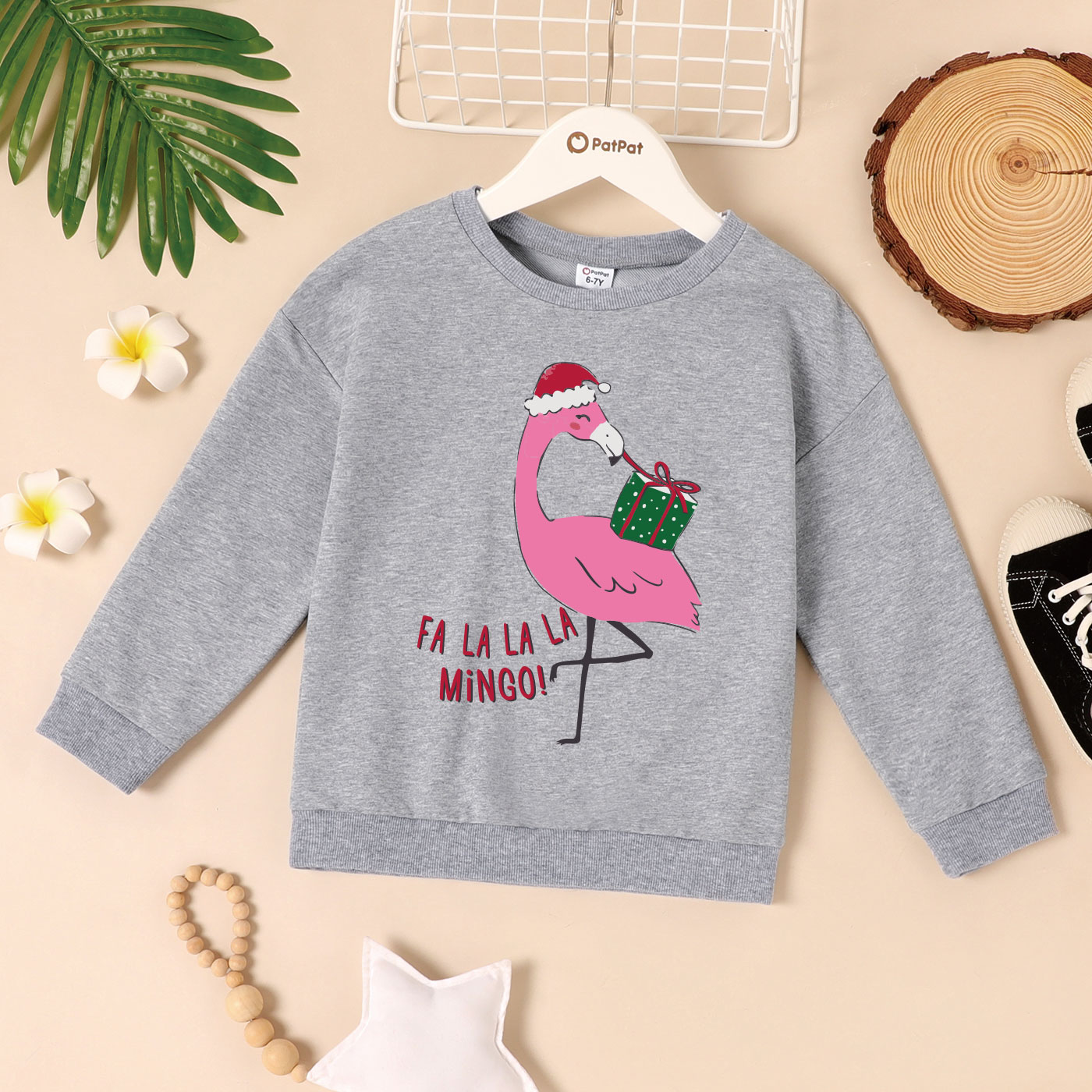 

Christmas Kid Graphic Letter and Flamingo and Gift Print Long-sleeve Pullover