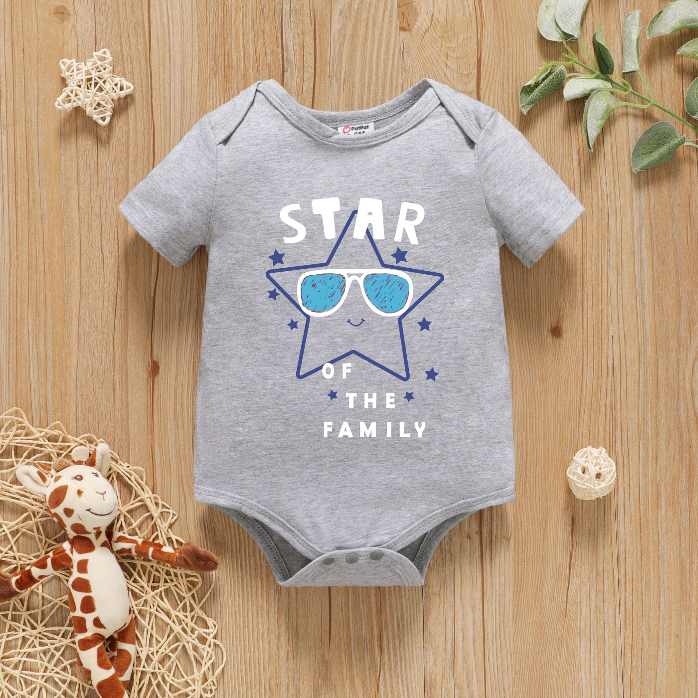 

Baby Graphic Letter and Stars Print Short-sleeve Romper