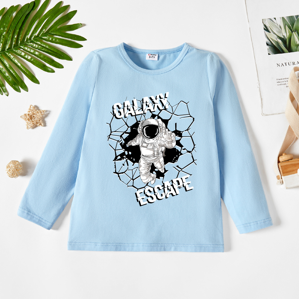 

Kid Graphic Astronaut and Letter Print Long-sleeve Tee
