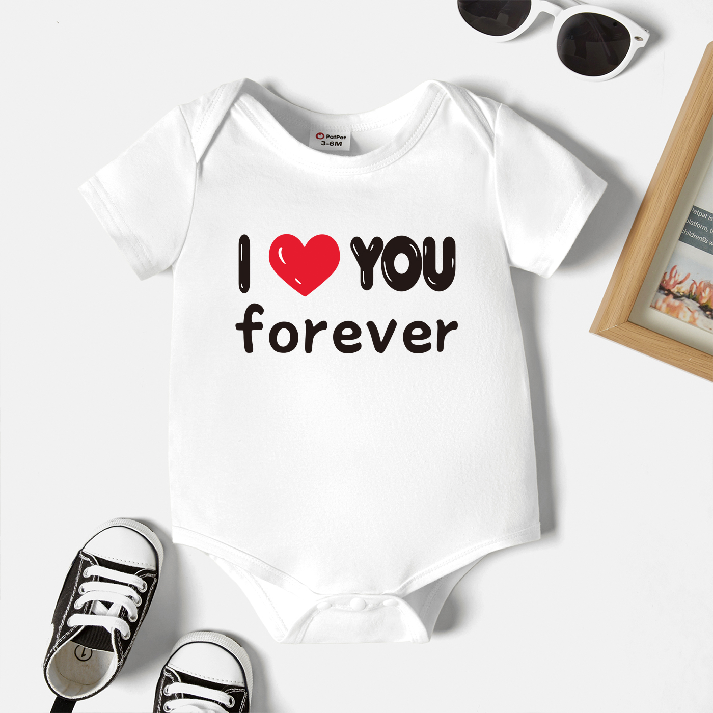 

Baby Graphic Letter and Heart Print Short-sleeve Romper