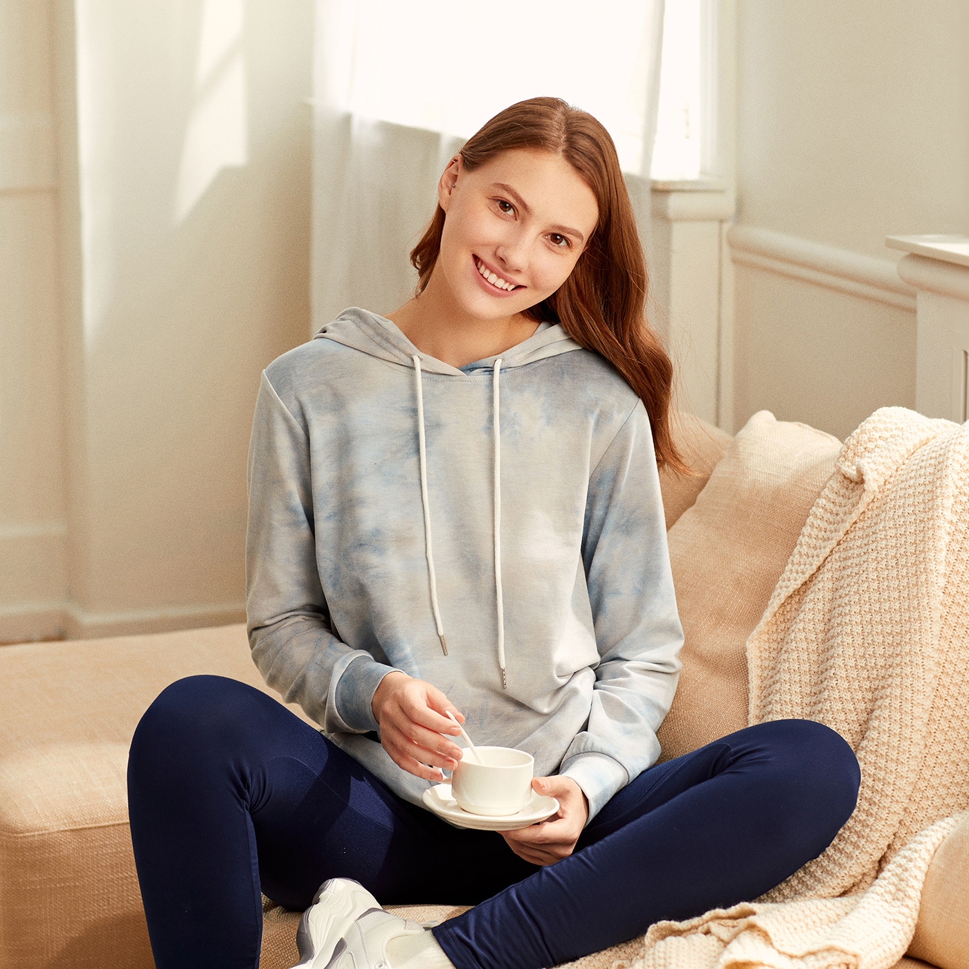 

Light Blue Tie Dye Long-sleeve Drawstring Hoodie