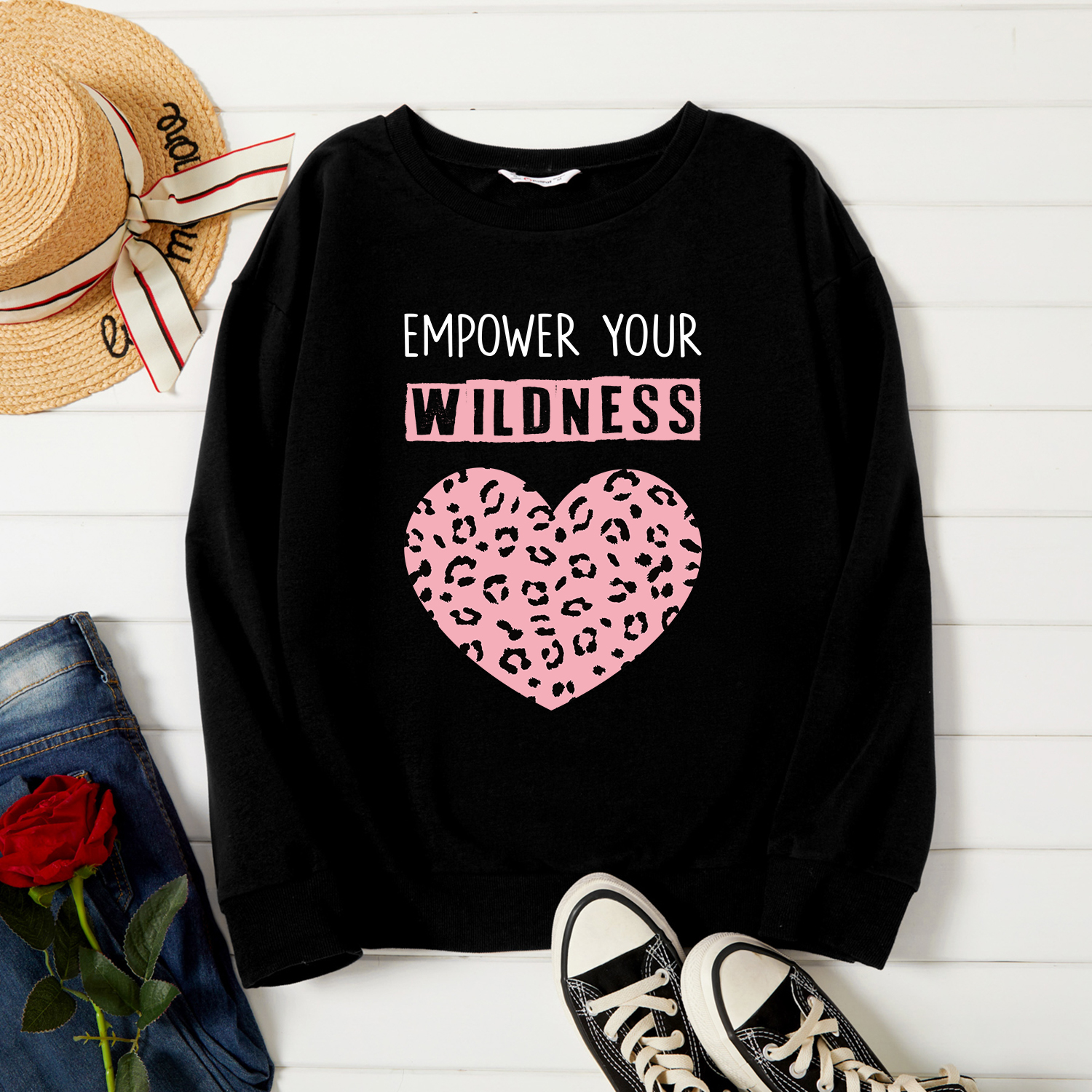 

Women Graphic Letter and Heart and Leopard Print Round-collar Long-sleeve Pullover