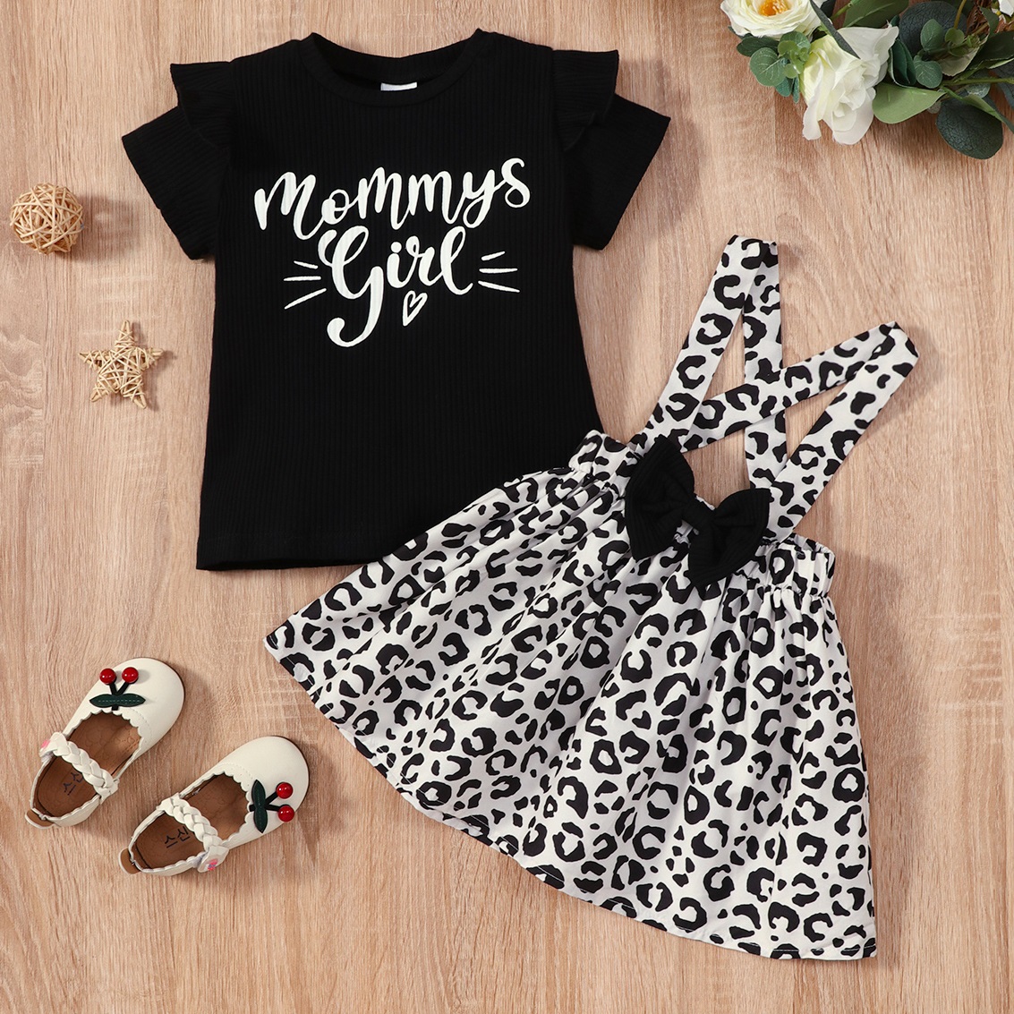 

2-piece Toddler Girl Ruffled Letter Print Short-sleeve Black Tee and Bowknot Design Leopard Print Suspender Skirt Set