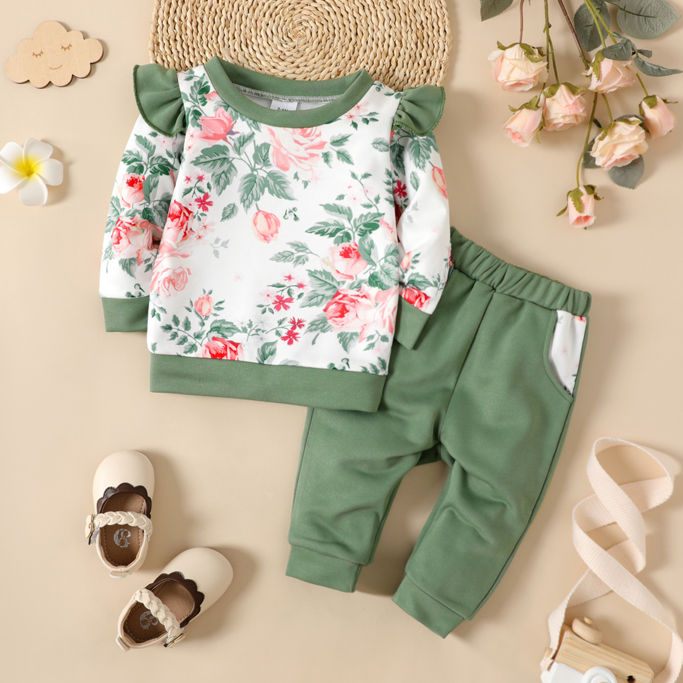 

2pcs Baby Girl Floral Print Ruffle Long-sleeve Sweatshirt and Trousers Set